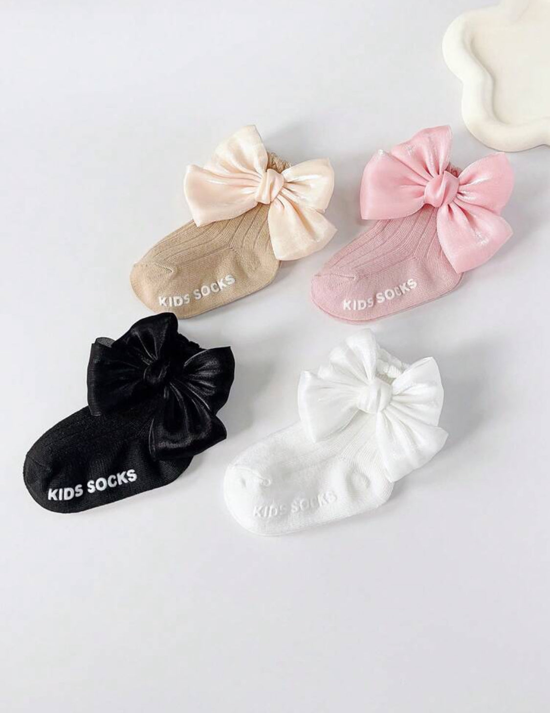 Mini bow decor socks 6-12 Months