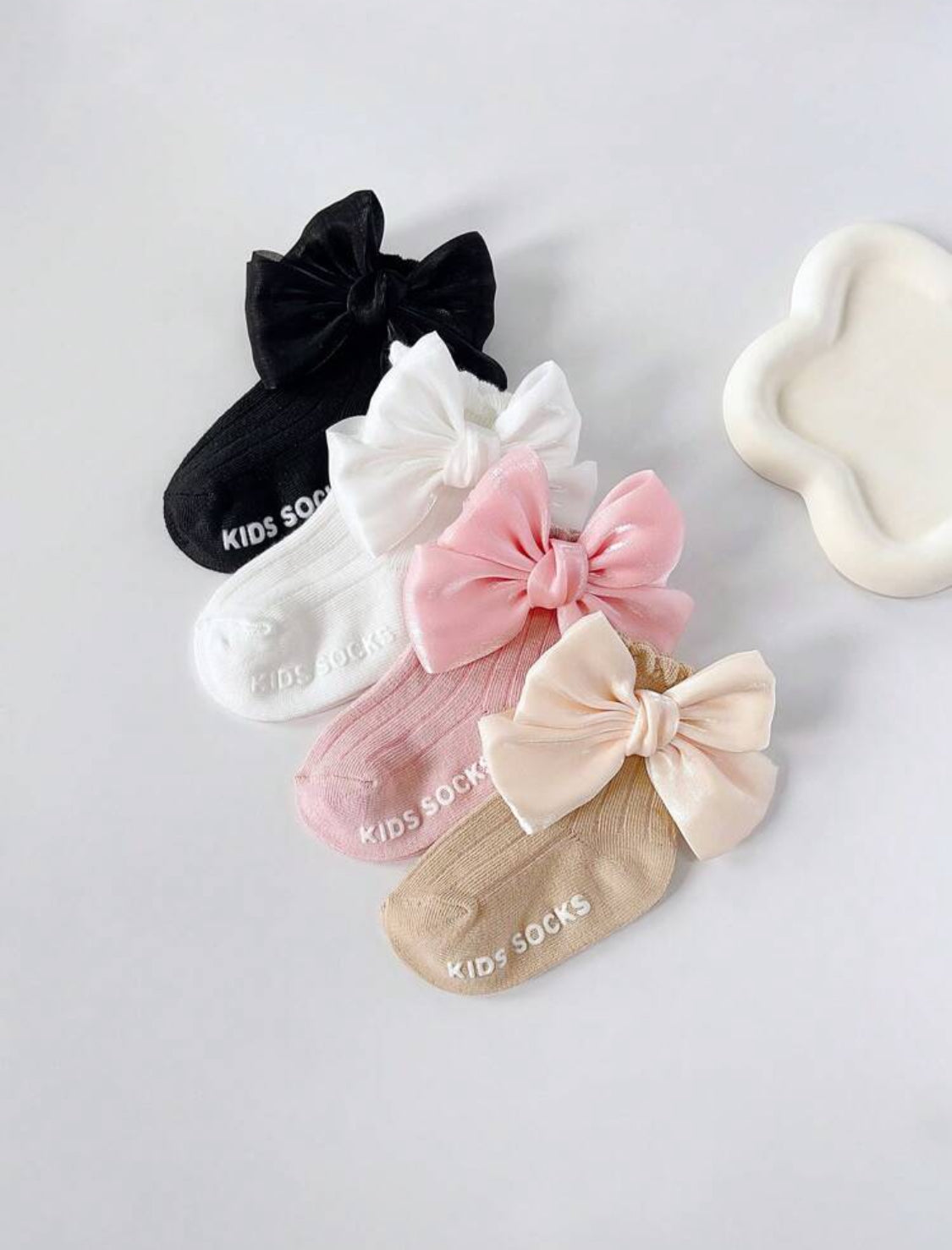 Mini bow decor socks 6-12 Months
