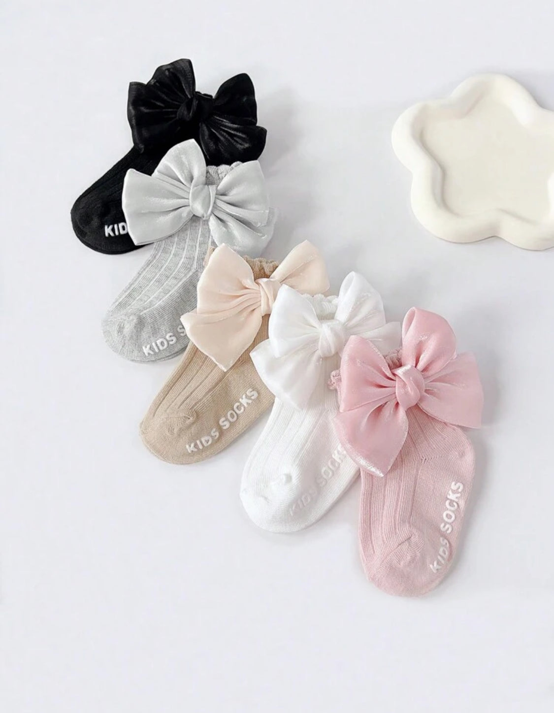Mini bow decor socks 6-12 Months
