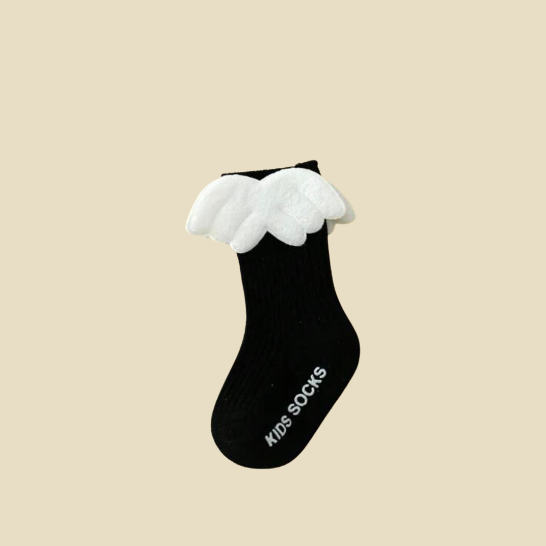 Wing Decor Letter Graphic Baby Socks